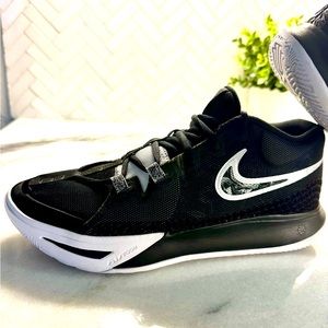 Men’s Kyrie Flytrap Basketball shoes